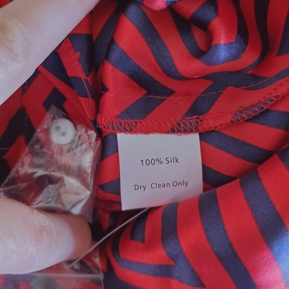 Alice & Trixie | 100% Silk Patterned Blouse - Picture 6 of 7